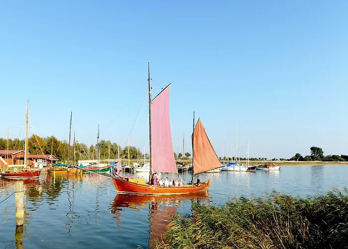 Kleine Strandoase - Mit Suedbalkon, Wellness & Boddenblick Апартаменты Вустров