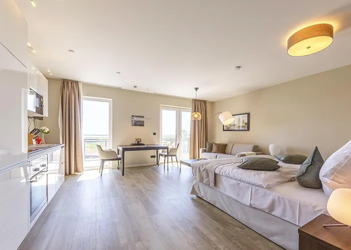 Апартаменты Kleine Strandoase - Mit Suedbalkon, Wellness & Boddenblick Вустров