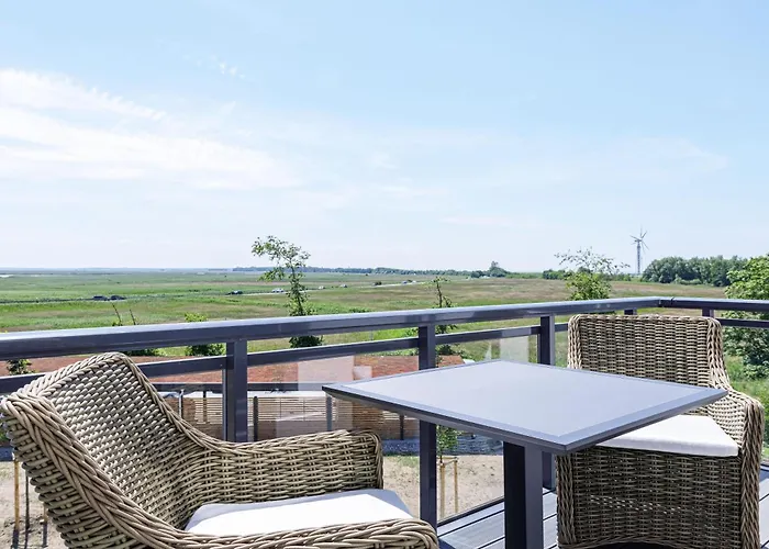 Апартаменты Kleine Strandoase - Mit Suedbalkon, Wellness & Boddenblick *